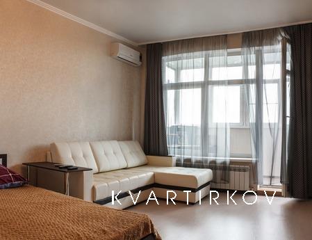 Чистая и уютная квартира с хорошим ремонтом.
Две минуты ходь