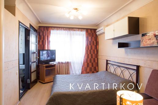 New renovated, metro Pushkinskaya, Kharkiv - apartment by the day
