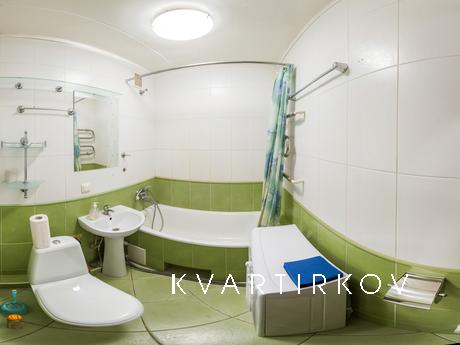 New renovated, metro Pushkinskaya, Kharkiv - apartment by the day