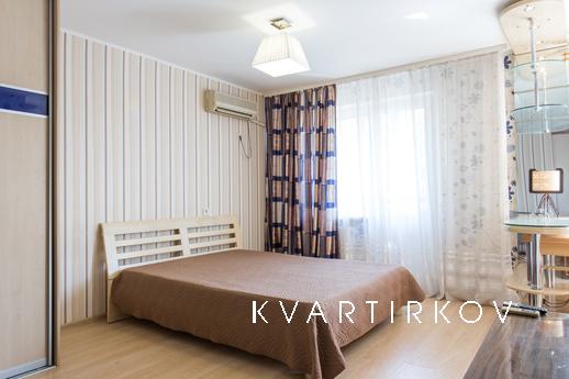 1 minute from the metro station, Kharkiv - apartment by the day