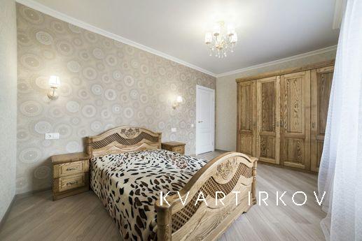 Мебель и др. удобства: Двуспальная кровать, мягкая мебель, с