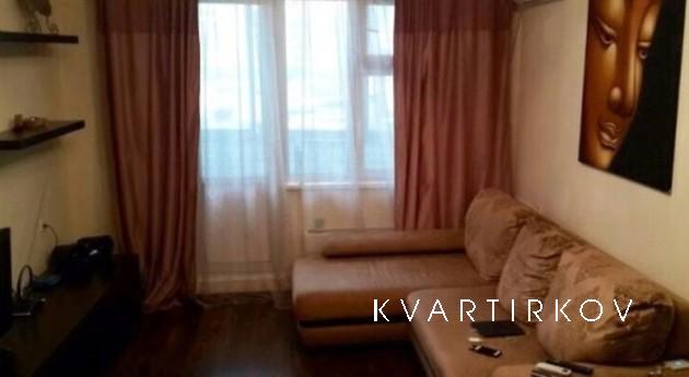 Сдаётся уютная квартира рядом с метро, с хорошим евроремонто