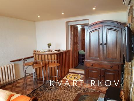 a small cottage with sea view, Odessa - apartment by the day