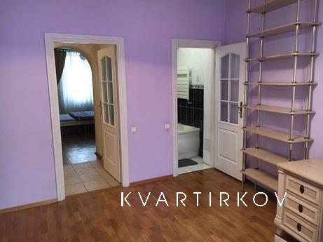 Comfortable and spacious 2-km flat, Lviv - apartment by the day