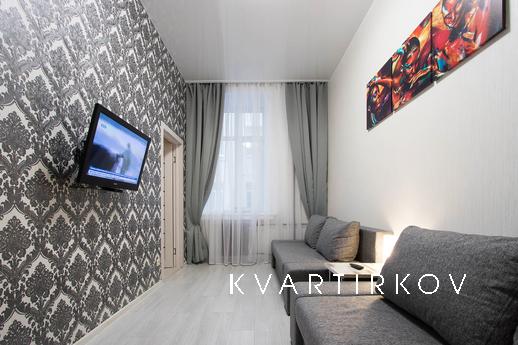 Центр города. Из подъезда выход на Арбат, 3 минуты от метро 