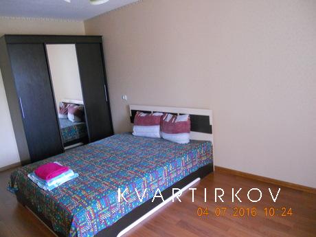 Посуточно 1-к. кв-ра. , ул 40 лет Победы 54, 3  этаж, мебель