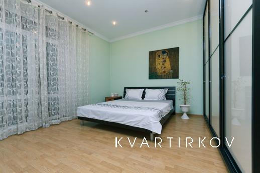 Apartment near the Palace of Ukraine, Kyiv - apartment by the day