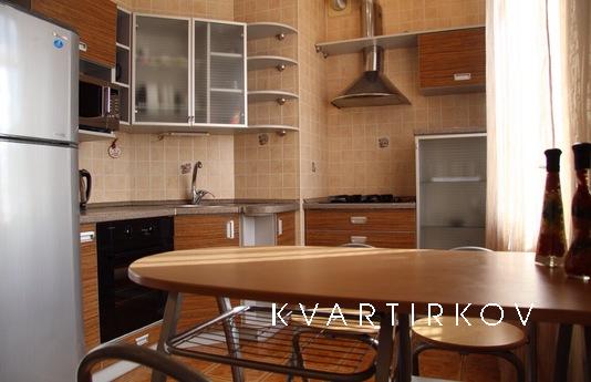 The cozy three-room apartment in the center of Dnepropetrovs