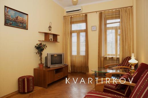 3-bedroom apartment on Bessarabka, Kyiv - apartment by the day