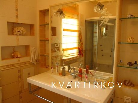 Beautiful VIP class house, Krivoy Rog - apartment by the day