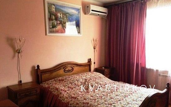 2-х комнатная квартира на часы, сутки около метро. Квартира 