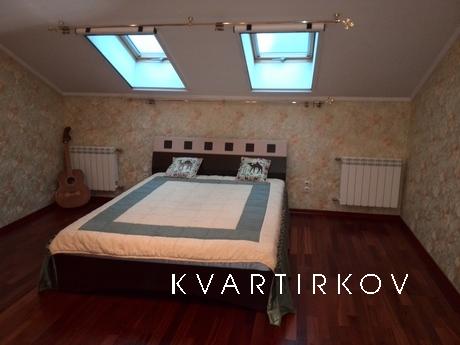 Rent a 4 com. 2 storey apartment in the center of Kharkov, s