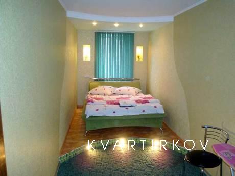 Big and beautiful apartment in Kherson, Kherson - apartment by the day