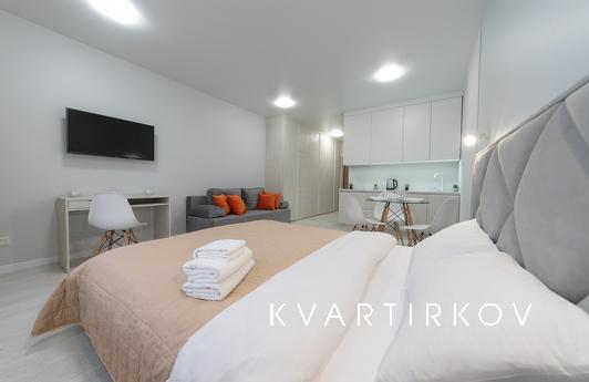 Quiet studio with panoramic views., Kyiv - apartment by the day