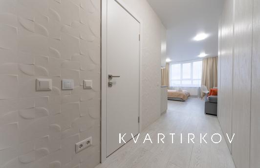 Quiet studio with panoramic views., Kyiv - apartment by the day