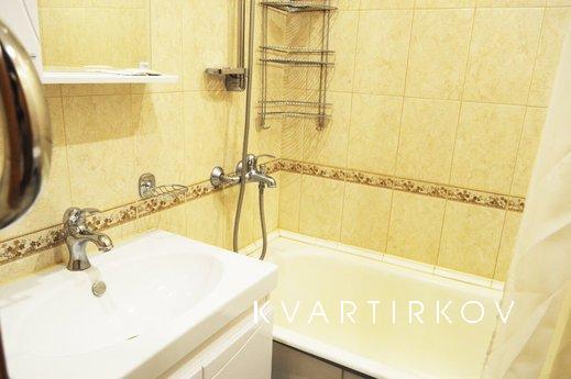 квартира возле тц Ашан,Кристалл, Тюмень - квартира посуточно