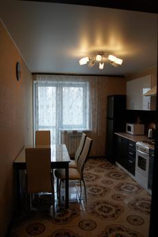 1 комнатная у Нефтегаза посуточно, Тюмень - квартира посуточно