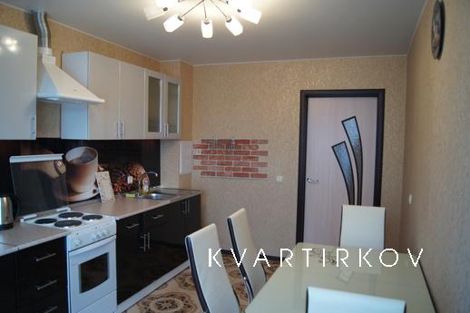 1 комнатная у Нефтегаза посуточно, Тюмень - квартира посуточно