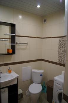 1 комнатная у Нефтегаза посуточно, Тюмень - квартира посуточно