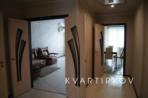 1 комнатная у Нефтегаза посуточно, Тюмень - квартира посуточно