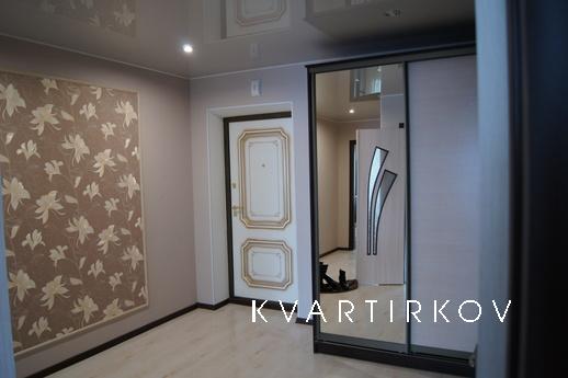 1 комнатная у Нефтегаза посуточно, Тюмень - квартира посуточно