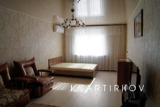 1 комнатная у Нефтегаза посуточно, Тюмень - квартира посуточно