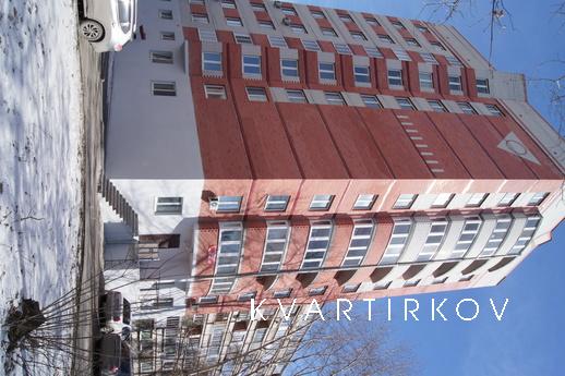 1 комнатная у Нефтегаза посуточно, Тюмень - квартира посуточно