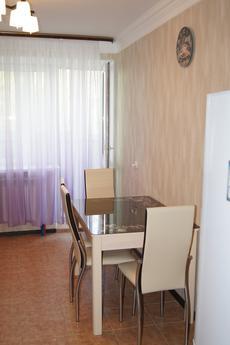 2-комнатная квартира у Нефтегаза, Тюмень - квартира посуточно