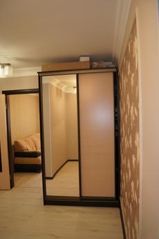 2-комнатная квартира у Нефтегаза, Тюмень - квартира посуточно