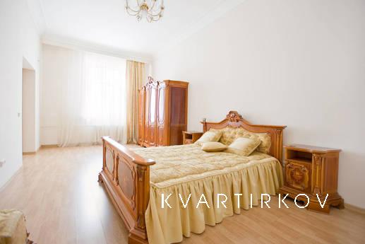 The apartment is located in the heart of St. Petersburg. Win