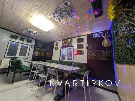 Будинок подобово Київ . 2 поверхи. 2 км від станції метро Сл