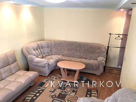 Студия рядом с Дворцом спорта, Сатка - квартира посуточно