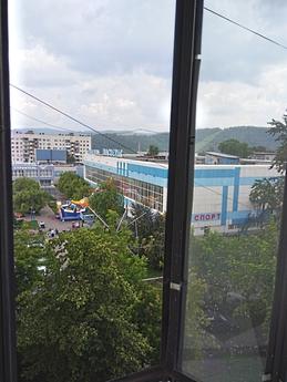 Студия рядом с Дворцом спорта, Сатка - квартира посуточно