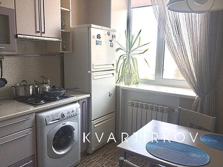 Двушка возле Д/К к-та 'Магнезит', Сатка - квартира посуточно