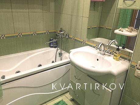 Двушка возле Д/К к-та 'Магнезит', Сатка - квартира посуточно