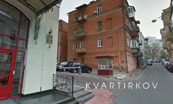 Трёхкомнатная квартира в центре, Киев - квартира посуточно