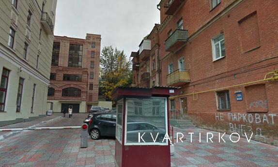 Трикімнатна квартира в центрі, Київ - квартира подобово