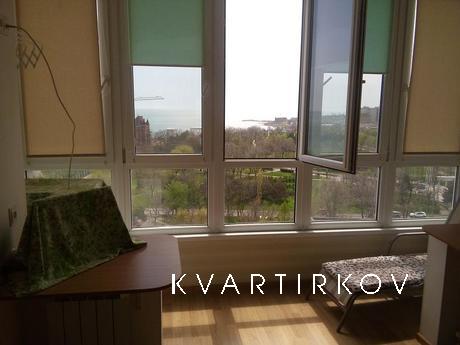 Bright and cozy apartment with a splendid sea view. For 1-2 