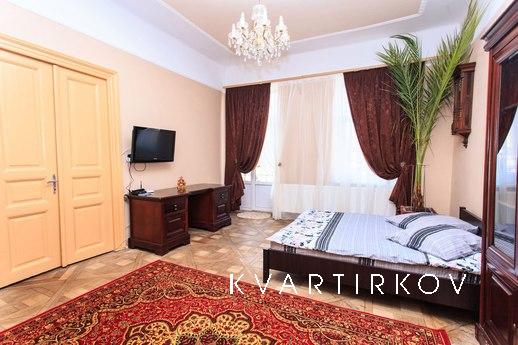 Cozy comfortable 2-room apartment in the center of the city 