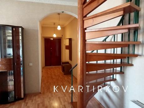 центр Дерибасівська Ждвокзал Ланжерон, Одеса - квартира подобово