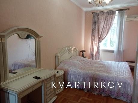 центр Дерибасівська Ждвокзал Ланжерон, Одеса - квартира подобово