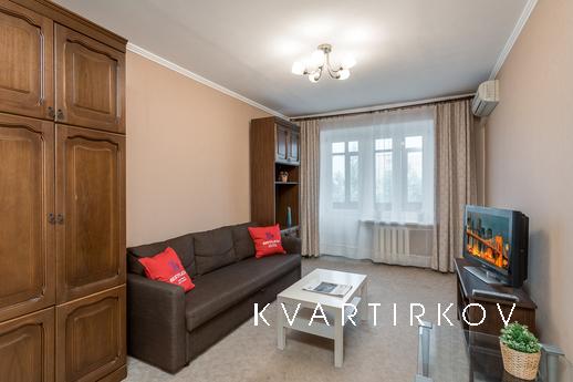 Уютная квартира в 7 минутах ходьбы от м.ВДНХ. 

Находится до