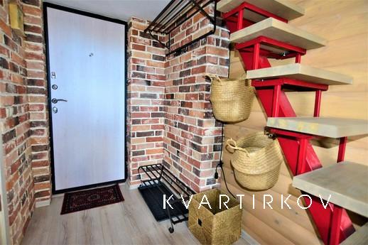 10 минут от метро Окружная и 5 минут от метро Владыкино и Ок