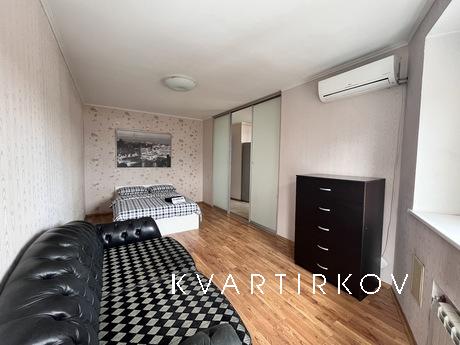 We rent an apartment with European-quality renovation near M