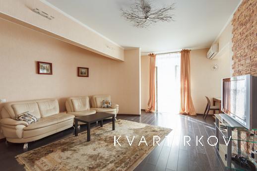 Сдается роскошная квартира с евро-ремонтом посуточно в 15 ми