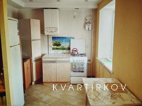 2 bedroom apartment near the sea, Berdiansk - apartment by the day