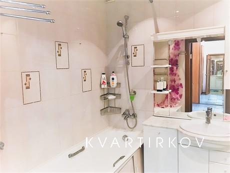 Отличная квартира с евроремонтом, Сургут - квартира посуточно