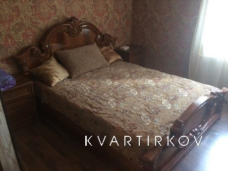 Уютная квартира напротив Нефтегаза ТюмГНГУ! идеально на врем