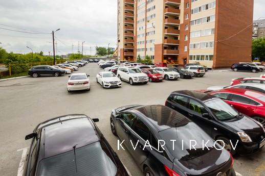 Посуточно Холодильная 14, Тюмень - квартира посуточно