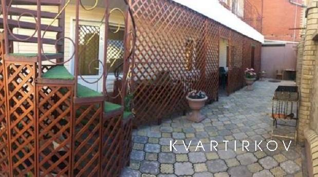 Guest house 50 meters from the sea, Berdiansk - apartment by the day